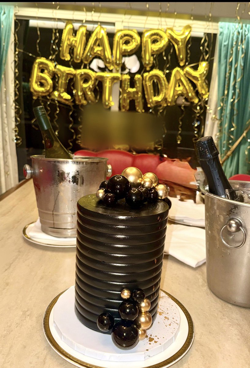 𝓜𝒾𝒶 tweet media