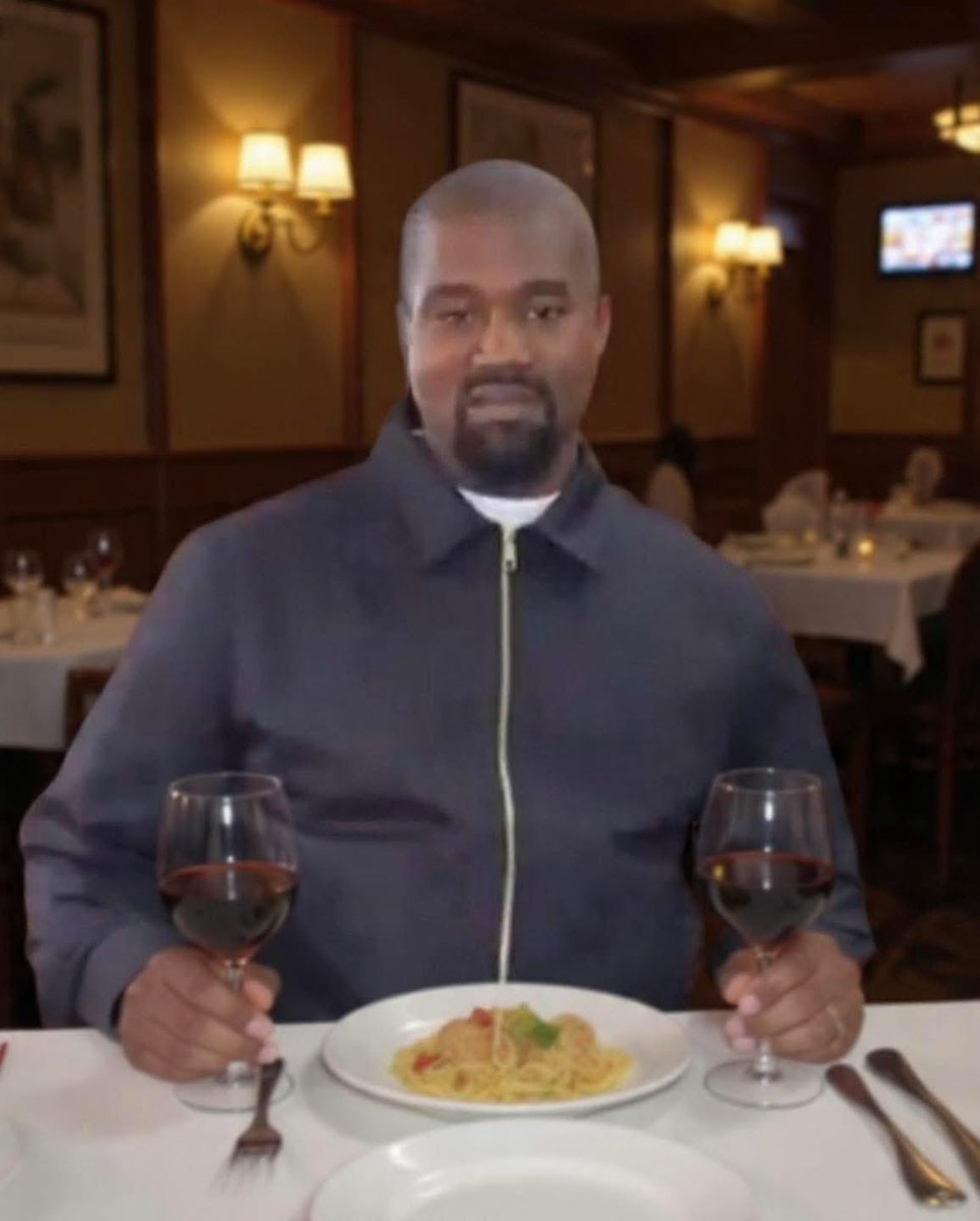 Thato_Rachidi's tweet image. me on the first date realizing it's the first and last date😭….