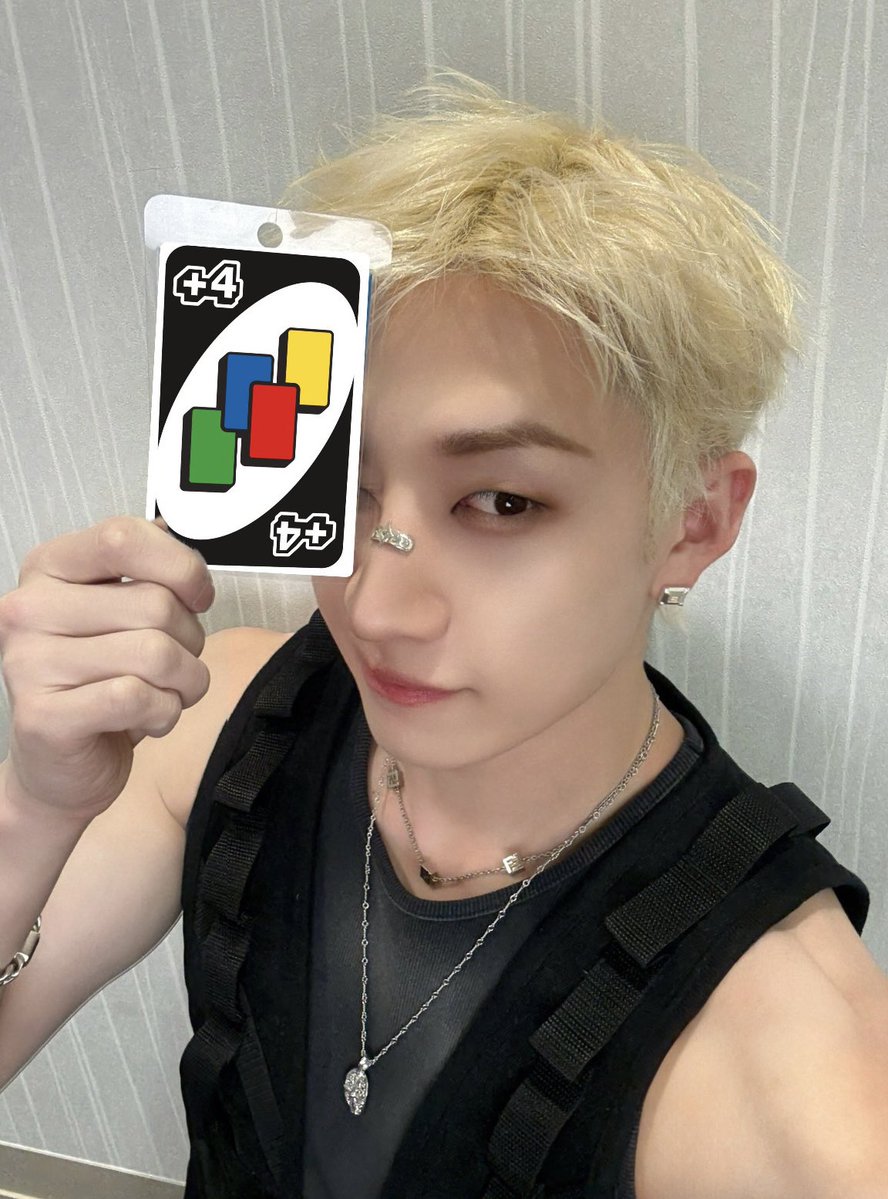 strayluvclub's tweet image. pick up 12