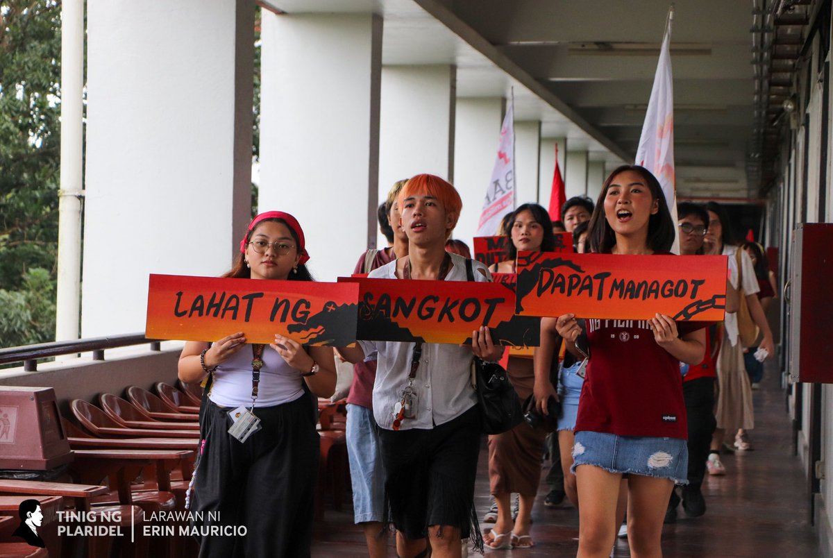 tinigngplaridel's tweet photo. MGA LARAWAN: Nagkasa ng kilos-protesta ang mga mag-aaral ng UP Diliman (UPD) bilang pagsalubong sa unang araw ng ikalawang semestre ngayong araw, Enero 20. 

Mga larawan ni Aerlind Domingo, Erin Mauricio at Satya Torres

#FirstDayFight https://t.co/DLhZg4c1l6