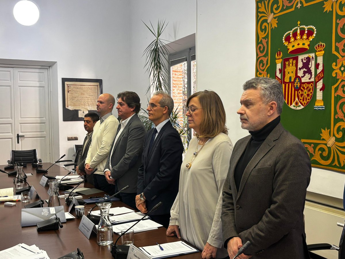 Hoy, en la Junta de Gobierno de la <a href="/fempcomunica/">FEMP</a>, hemos mostrado nuestra solidaridad con las víctimas del accidente ferroviario de Adamuz y con sus familias.
En los momentos más difíciles es cuando las instituciones debemos estar unidas, acompañar y apoyar sin fisuras. Mi cariño