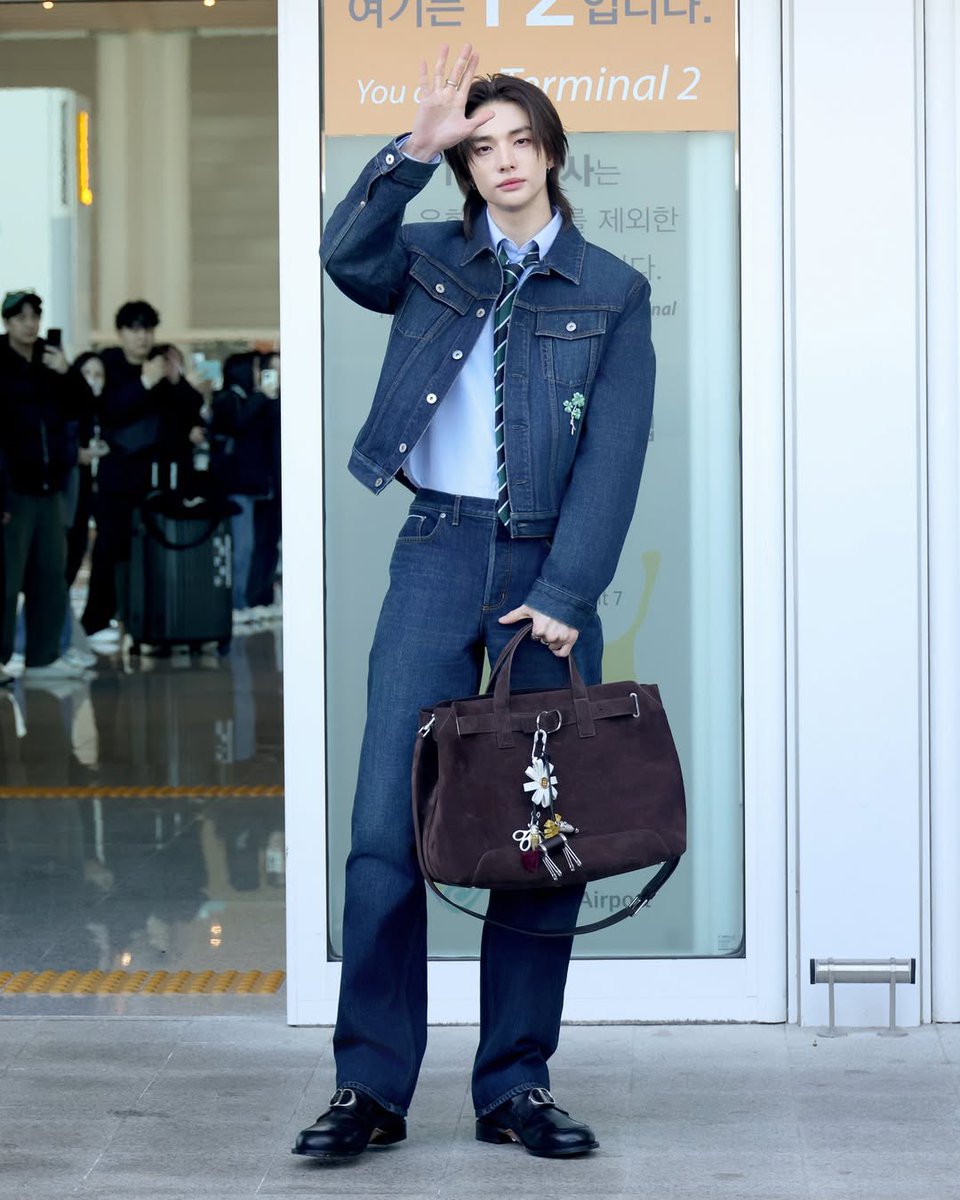 All eyes on Paris as Hyunjin makes his way to <a href="/Dior/">Dior</a>, signaling a captivating new era for the Prince Charming himself. Anticipation is high for his show-day look.

#Dior #DiorWinter26 #HyunjinxDior #Hyunjin #DiorWinter26xHyunjin