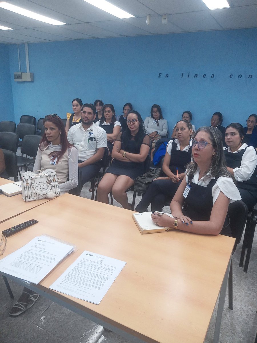 📚 En el Centro Multiservicios #Bayamo, la capacitación no es solo aprendizaje: es evolución.  
👩‍💼 Nuestras ejecutivas de punto de venta se fortalecen en calidad, comercialización y atención al cliente, para brindar un servicio cada vez más profesional y cercano. #EtecsaConCuba