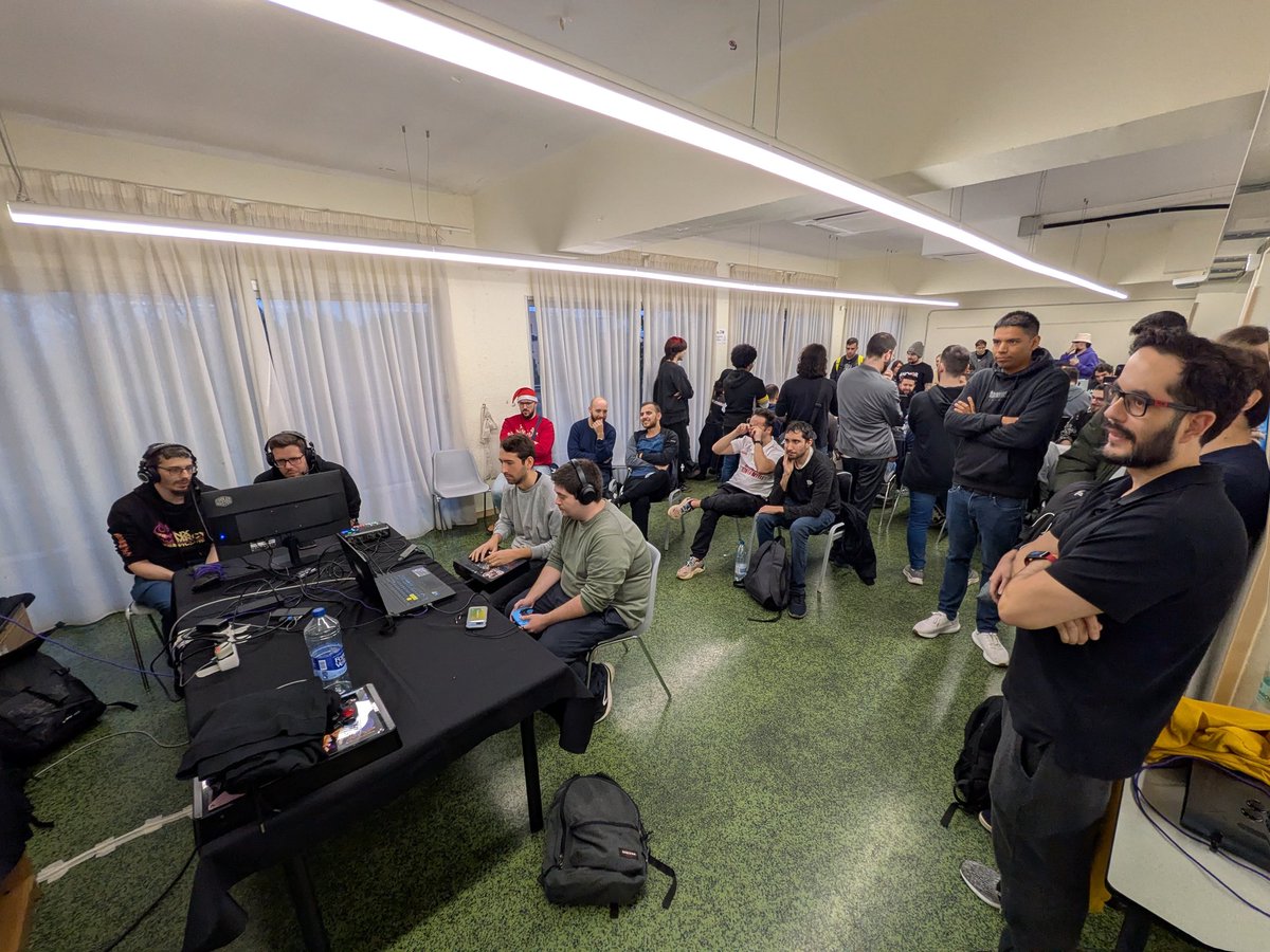 AnchorPointFGC's tweet photo. Este sábado tenemos Santa Quedada (SNTKDD) en Barcelona! Pásate si quiere probar el offline y compartir la afición con gente nueva!

Tendremos torneo de 2XKO por la tarde, freeplays todo el día🙌 @2xkoes

Entrada gratis, apúntate abajo hay aforo limitado🔥🔥🔥 https://t.co/VvB8LnEPiA