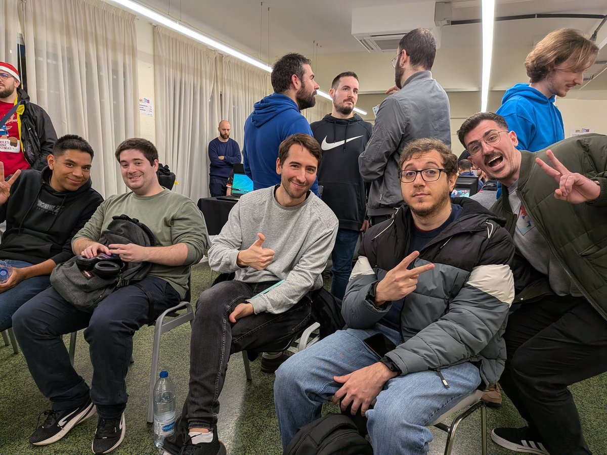 AnchorPointFGC's tweet photo. Este sábado tenemos Santa Quedada (SNTKDD) en Barcelona! Pásate si quiere probar el offline y compartir la afición con gente nueva!

Tendremos torneo de 2XKO por la tarde, freeplays todo el día🙌 @2xkoes

Entrada gratis, apúntate abajo hay aforo limitado🔥🔥🔥 https://t.co/VvB8LnEPiA
