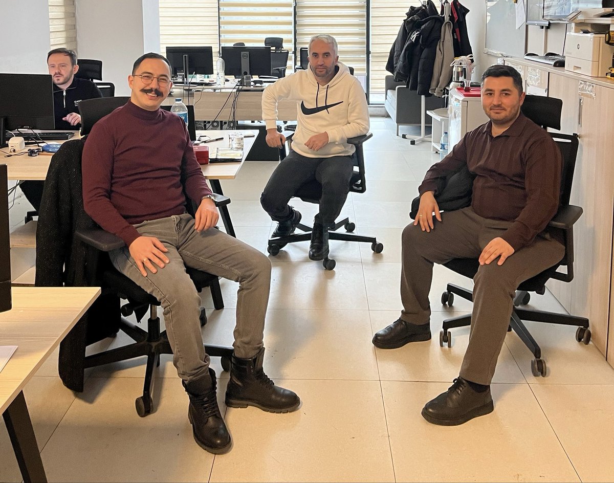 Yönetim Kurulu üyelerimiz 112 Acil Çağrı Merkezi’ nde çalışan iş yeri temsilcilerimize ve mesai arkadaşlarımıza ziyarette bulunduk. Birlikte daha güçlüyüz 🤝
<a href="/TurkesGuney/">Türkeş Güney</a> <a href="/TurkBuroSenGM/">Türk Büro-Sen</a>