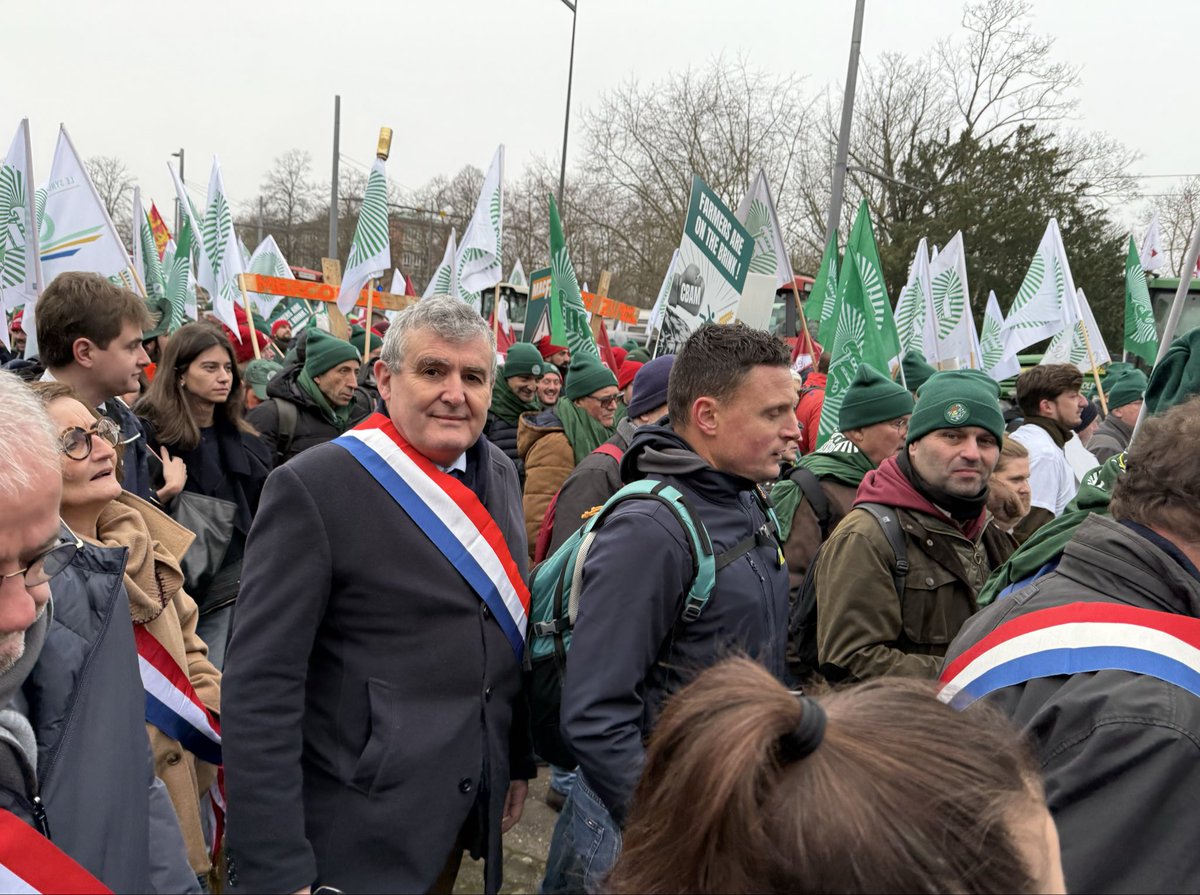 bretonxavier's tweet photo. À Strasbourg aux côtés de nos agriculteurs pour dire NON au #Mercosur ! https://t.co/X72HeRHZoQ