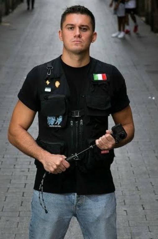 ✅ Cuando dos youtubers extranjeros,hicieron más que Negro y el MI juntos.
Mostraron la única realidad.

Molestó a varios, incluso periodistas.

Buena metida de dedo en el OGT.

#JoacoSantos
#ZazzaELItaliano