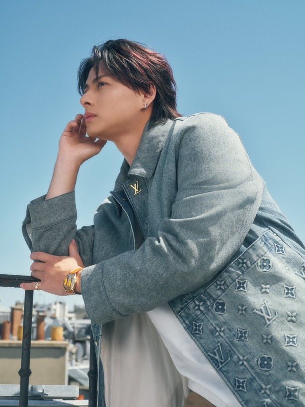 去年6月に見せてくれた右側のこのブルー×ベージュのコーデも好きだった