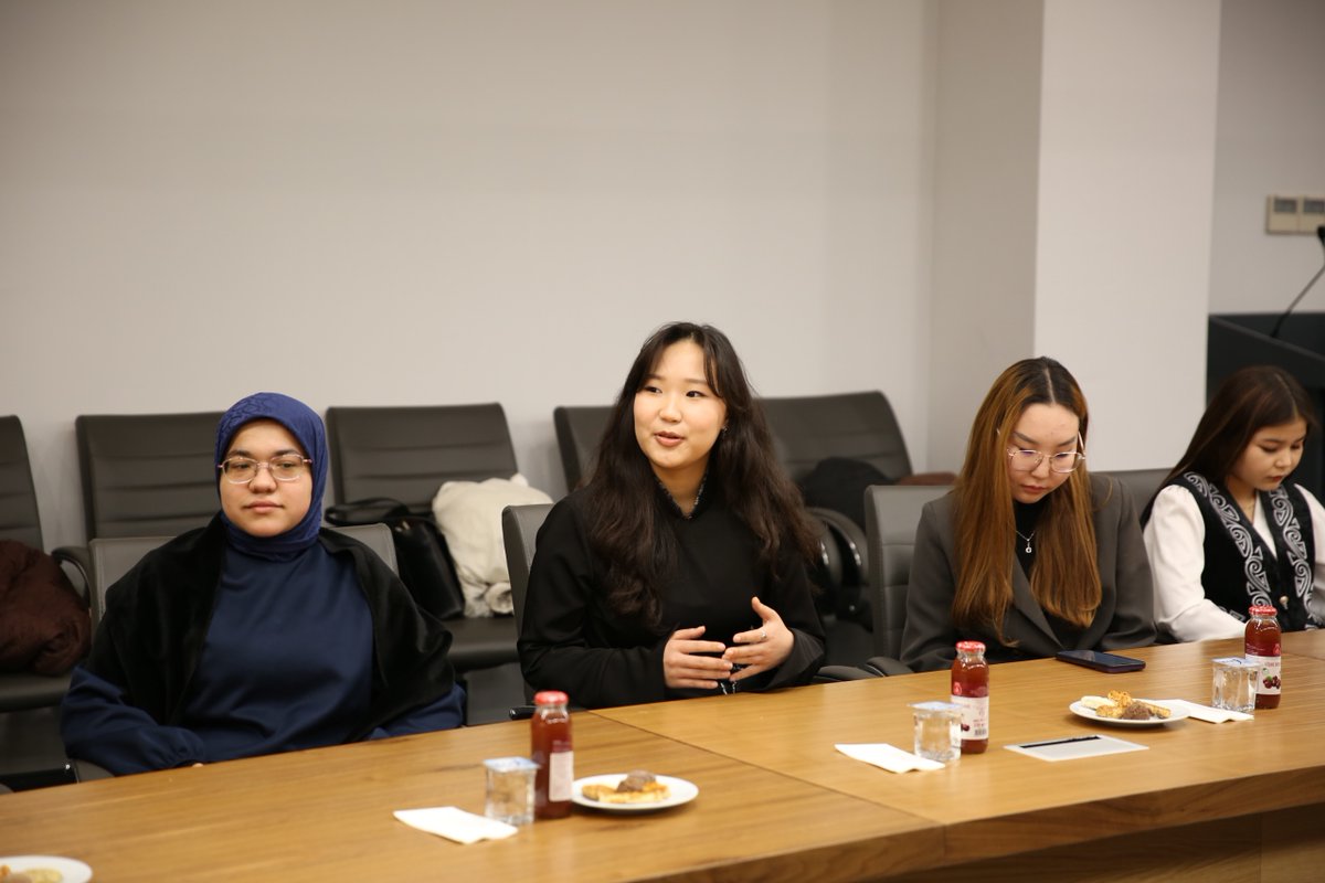 yurtdisiturkler's tweet image. Başkanlığımızın desteğiyle gerçekleştirilen Türkiye Uluslararası Değişim Burs Programı (#TIES) kapsamında başta Türk Dünyası olmak üzere farklı ülkelerden gelen ve Ankara'da eğitim alan öğrenciler #YTB'yi ziyaret etti.