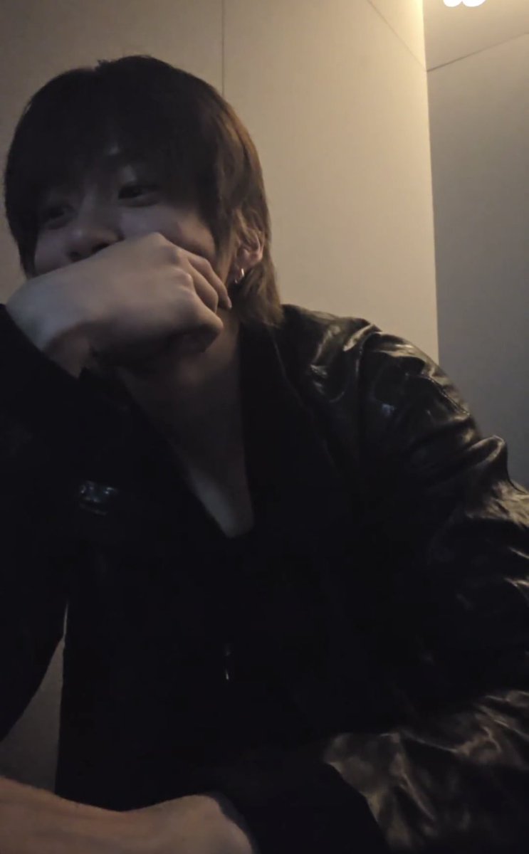 amntonni's tweet image. หนวดสากชะมัดเลย 😾