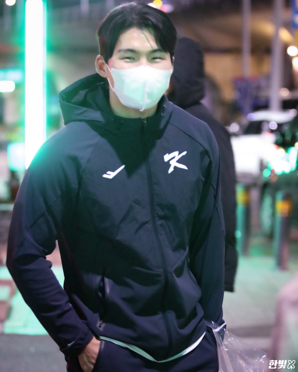 Hanbit_heroes's tweet photo. 2026.01.20
웰컴 투 코리아2
사이판-한국-미국 바쁘다 바빠 김혜성 🏃🏻

너무 추워서 내 손도 카메라도 바보가 됐어.. 🫠

#김혜성 https://t.co/s7IdSemJzZ