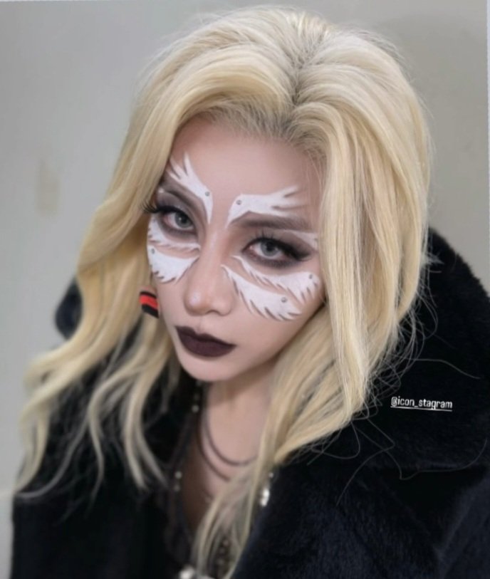 Roseldht's tweet image. Now this one might be my favorite so far 🤍🤍 with the dark lipstick