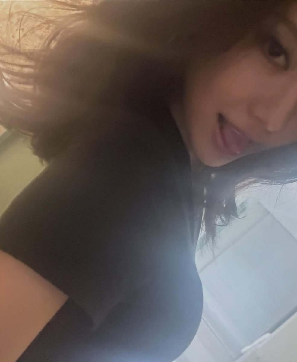 ningningskr's tweet image. that’s my mad hot girlfriend