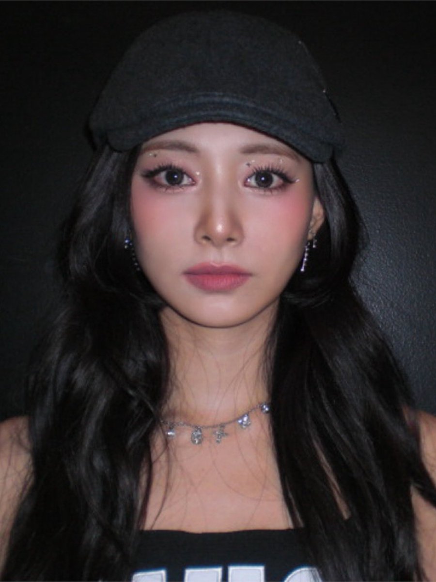 Tzuyu Chewy tweet media