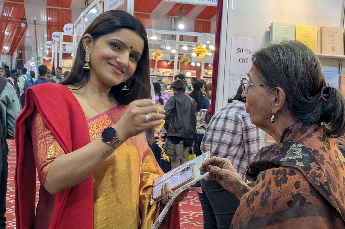 【120万人が来場！インドの書籍展で法輪大法が大きな話題に】

インド・プネーで開催された大規模な書籍展に、法輪大法が出展。来場者の6割を占める若者やエリート層から、かつてない注目を集めました。