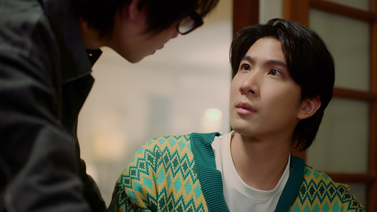 GMMTV's tweet image. อันนี้มันเกินไปป่าว เหมือนสายตากำลังบอกว่าคุณเป็นของผมไรแบบนี้เลย เจ้าหนี้แบบใหม่ โรแมนติกเกินป่ะพี่
#CatForCashEP1
@Firstkpp @myktnw