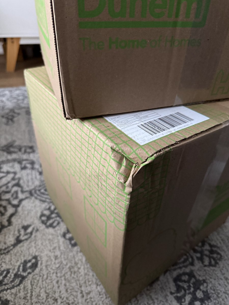 sharonrit123's tweet image. Replacement dishes arrived after being delayed, also smashed, do Evri delivery people not understand FRAGILE?! 🤬
Will not follow ‘EVri’ back either due to attempted scam yesterday!! @DunelmCareers @evrisupportline @autisticgardner