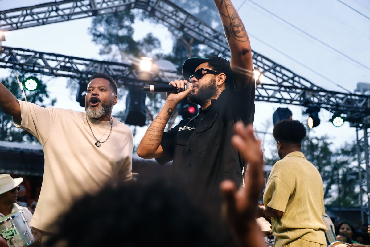 ZonaSuburbana's tweet photo. Com presença do público, Emicida grava clipe de “Us Memo Preto Zica” no Quintal dos Prettos dia 8 de fevereiro https://t.co/CAg1x6EovQ via @ZonaSuburbana https://t.co/CjQgS2LPhx