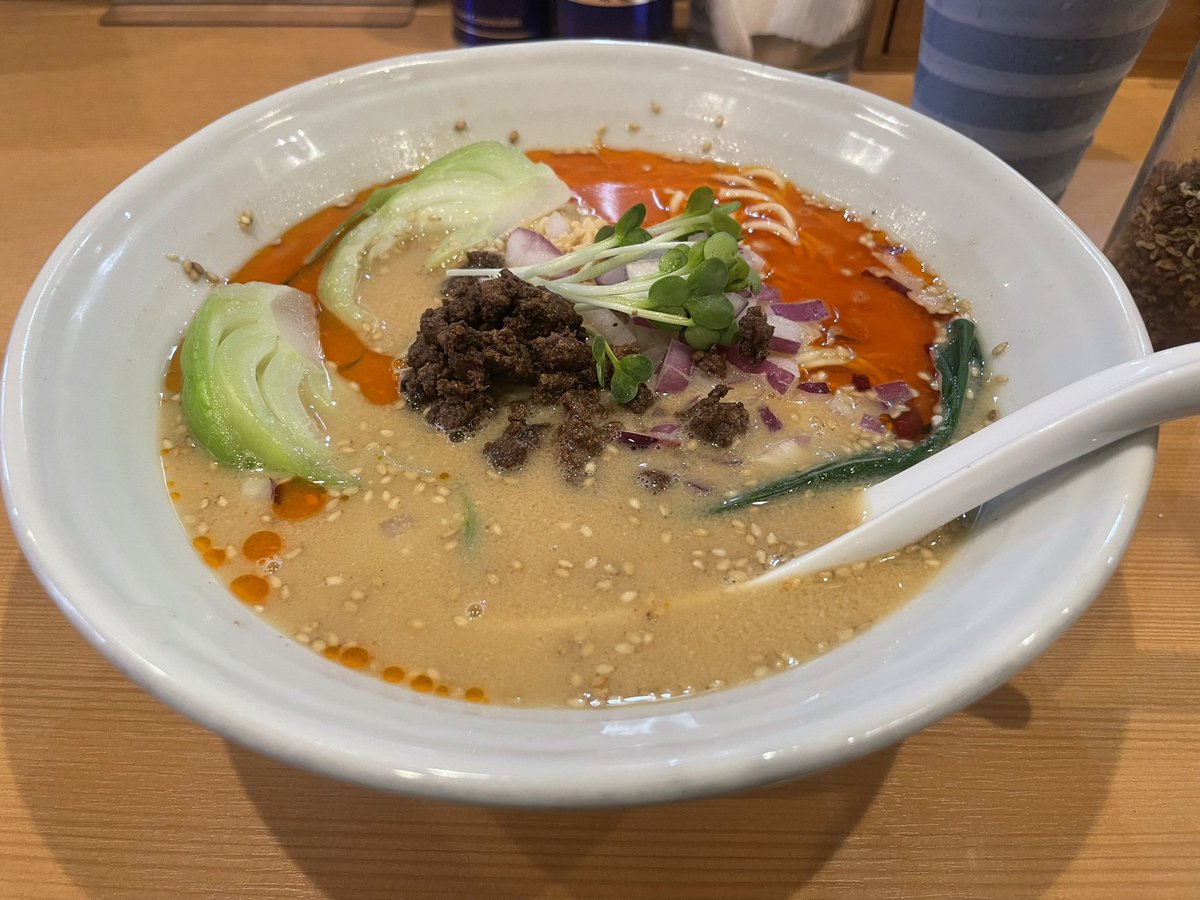 YU_MESHI_LOG's tweet photo. 12/20(土)
中華蕎麦 はる
四川担々麺（限定）

今年も始まりましたはるの担々麺。これを食べなきゃ冬は終われない。クリーミーさと辛味酸味のバランス感がじんわり美味い。季節のごはんのイエローカレーも単品で食べたいくらい美味しかった。 https://t.co/plQHSQdD6N