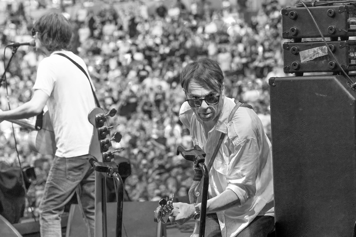 It's out today!

All good book stores from Amazon to Waterstones and direct from my publishers backstagebooks.com

Go get it.

Pic courtesy by the legend that is Jill Furmanovsky