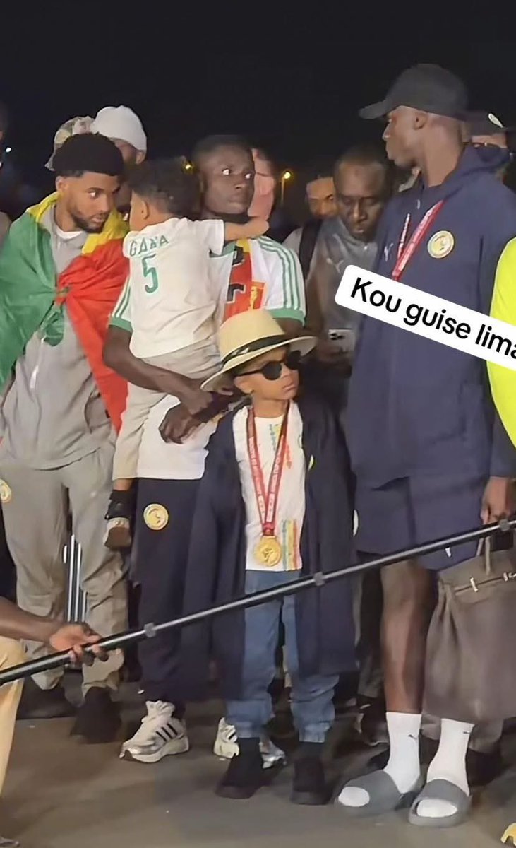 DiorfallGueye2's tweet photo. Ibrahima Mbaye c’est vraiment un gamin 😂😂😂😂😂😍 https://t.co/IkMzirkFn4
