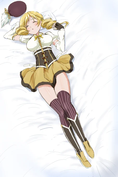 ねそべりマミさん。(背景微調整)。