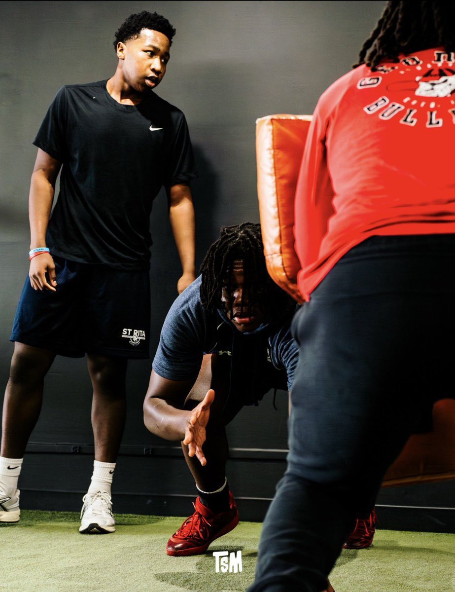 AySmith28's tweet photo. Offseason work with @CoachJForney . No shortcuts.
@StRitaFootball 
@CoachMHopkins https://t.co/CWMfXhqa99