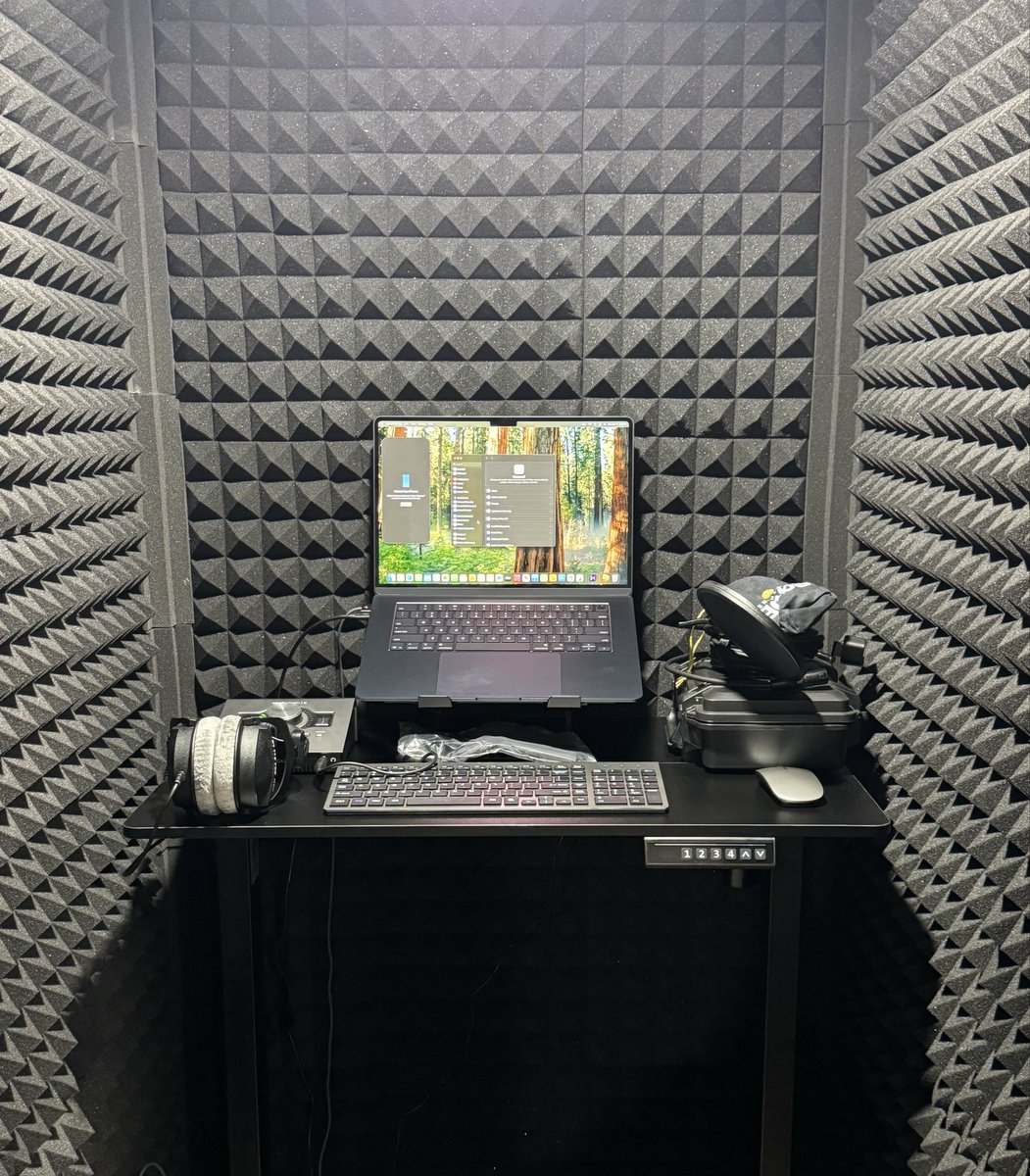 RyanWebsterVO's tweet photo. The final pieces for the booth come in today! It feels so weird to finally be at this point 😮‍💨

I can’t wait to get back on the grind to submissions. It’s been far too long.

I’ve missed out on so much, but I’m eagerly awaiting the new opportunities the new year has for me! 🎙️♥️ https://t.co/irRyGXdTfC
