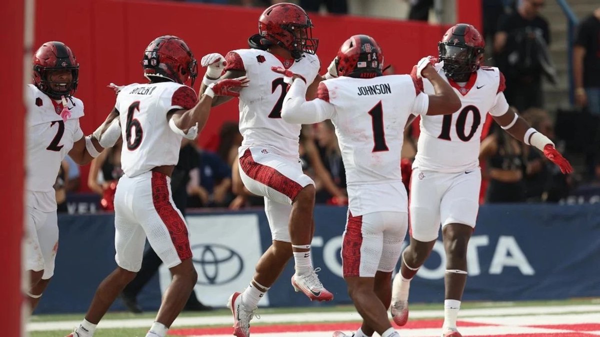 maatoe_moe0's tweet photo. Grateful to be offered by San Diego State! #AGTG! #goaztecs🔴⚫️ @TevitaLose https://t.co/Mo5WxpmR7v