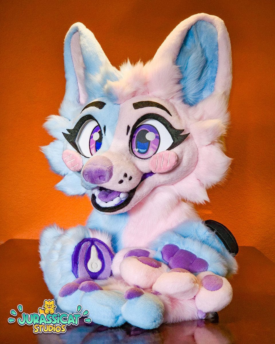 JurassiCats's tweet photo. Huh? Why do I smell cotton candy? 🍭

Why it's Wika of course! Our newest completed partial, this two colored pastel pink and blue corgi is the newest member of the Jurassicat Studios family! ✨ https://t.co/nHIru1rd3j