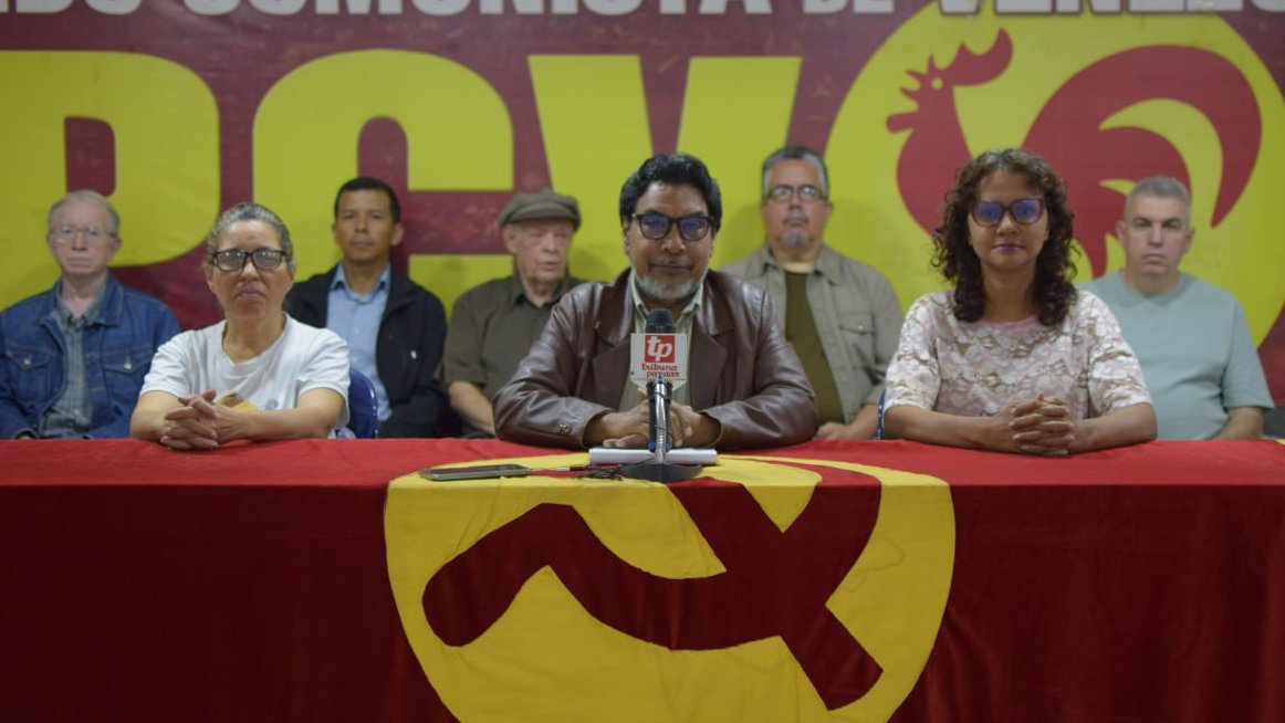 #RuedaDePrensa PCV exige a la cúpula gubernamental explicar presencia del jefe de la CIA en Venezuela 

El secretario general del PCV, Oscar Figuera, recordó que hasta hace poco, altos funcionarios del Gobierno de Nicolás Maduro “se ocuparon de acusar a diestra y siniestra a