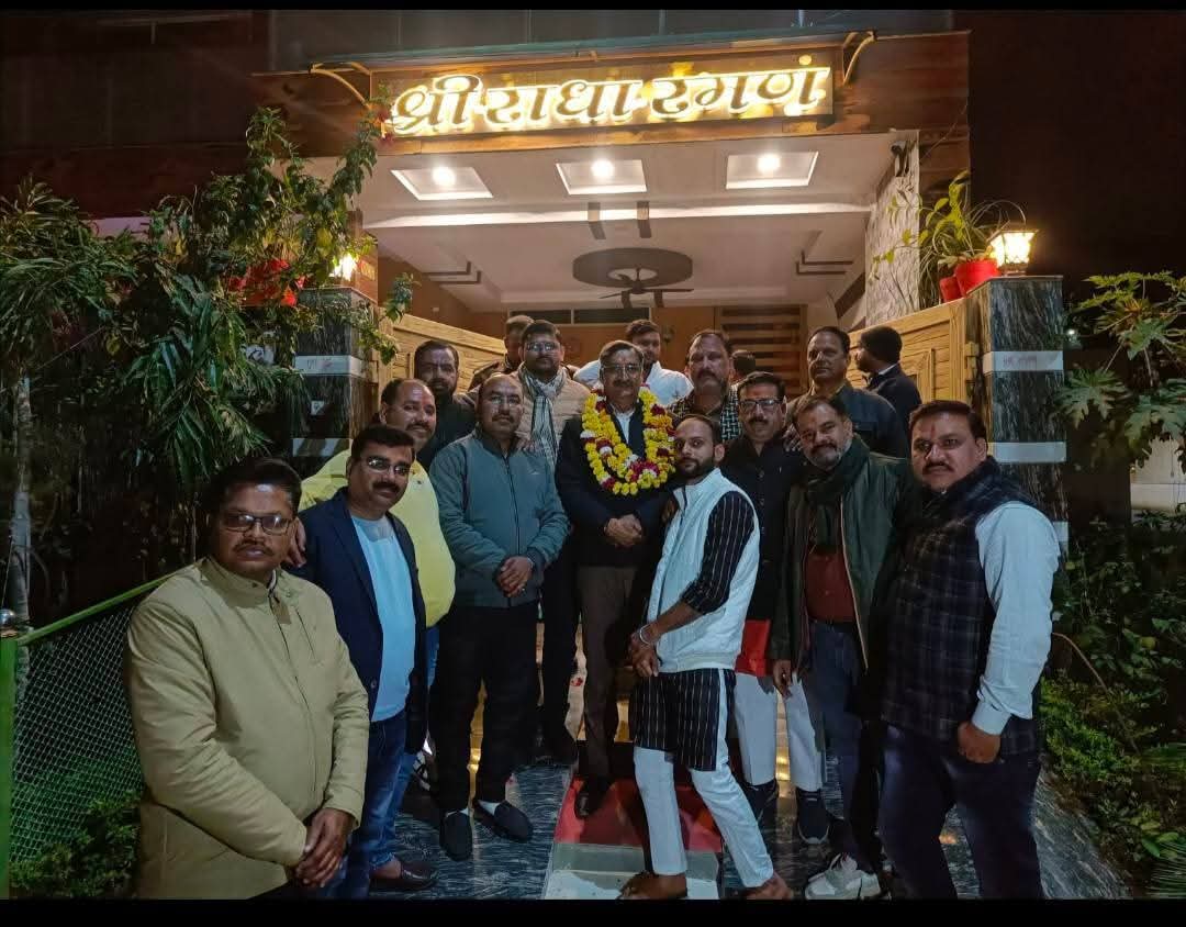 #सवर्ण_समाज की #क्रांतिकारी #निडर #बेबाक #आवाज #ब्राह्मण_शिरोमणि #एड०_अनिल_मिश्रा जी के #झांसी #आगमन पर #राष्ट्रीय_ब्राह्मण_महासंघ_झांसी द्वारा #जोरदार व #भव्य #स्वागत #किया।।
#जयश्रीपरशुराम