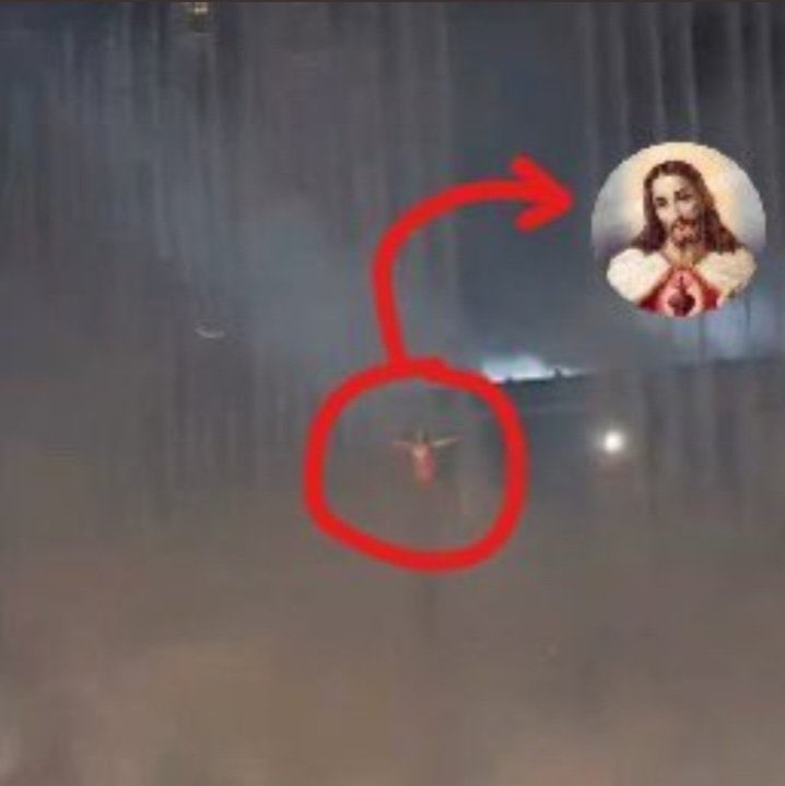É tão louco olhar a discografia da Bey desde o Lemonade e perceber uma progressão temática

Lemonade é a ferida. 
EIL é a cicatriz. 
BIK é a memória. 
Renaissance é a sobrevivência. 
Cowboy Carter é a retomada.

Beyoncé não lança álbuns: ela constrói uma narrativa ancestral