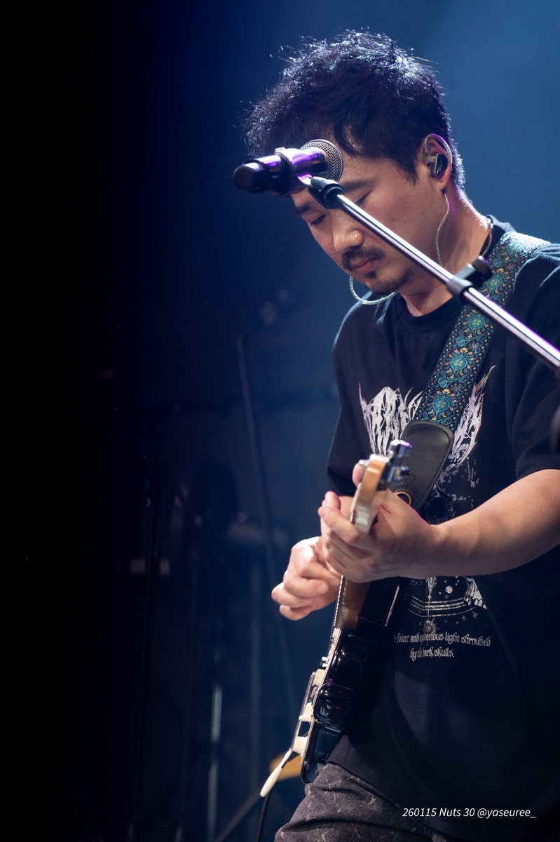 클공에서의 감자님은 물론 그 테크놀로지아(…)가 있지만서도 기타 본연의 연주가 많은 곡들을 해서 더 멋있었어👍🏻 감자짱

260115 너트30 국카스텐 전규호