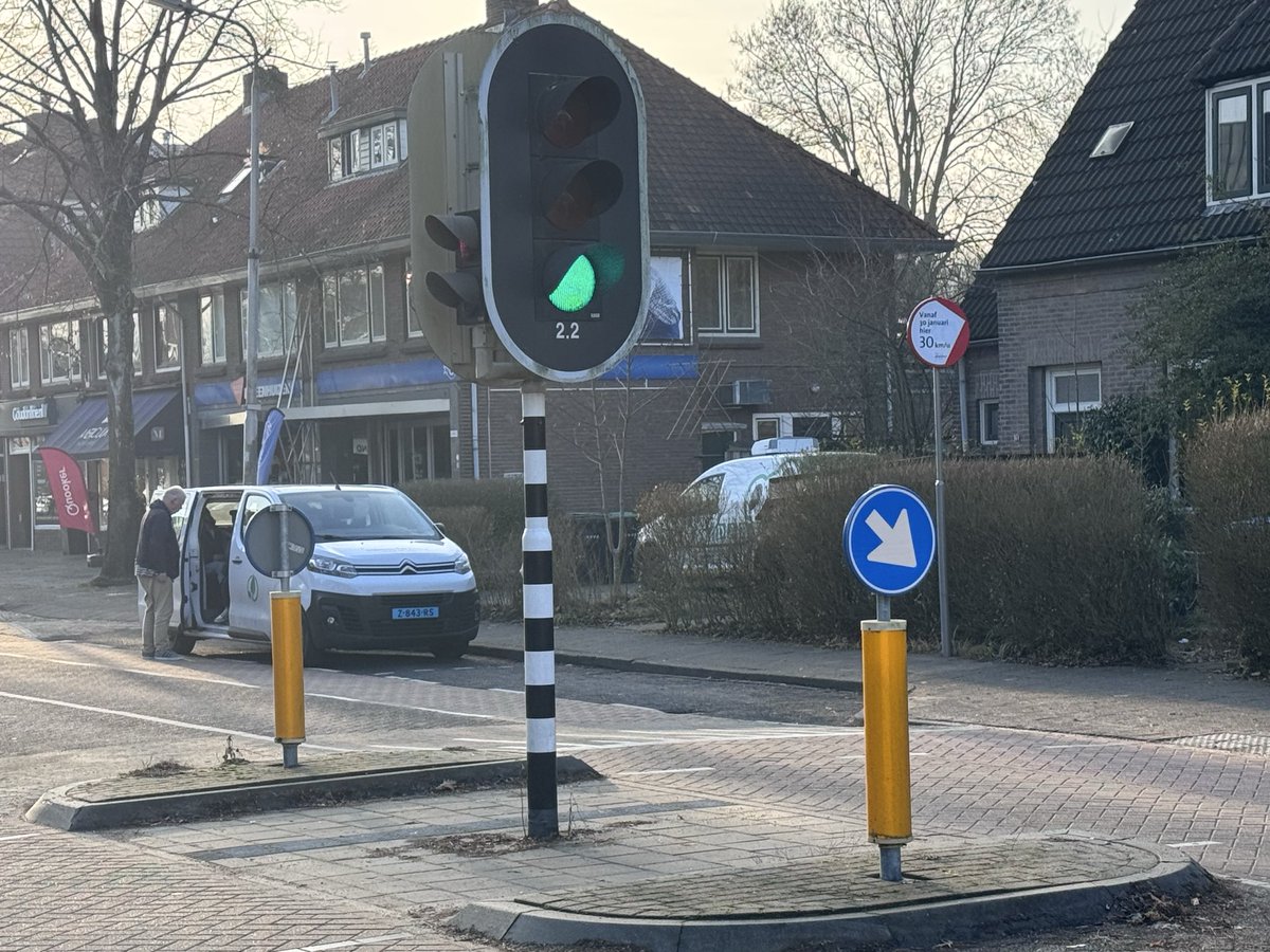 @gemeenteamersfoort Nieuw bord in Amersfoort:
“Vanaf 30 januari 30 km/u.”
Was het al. Maar toch bedankt 😄