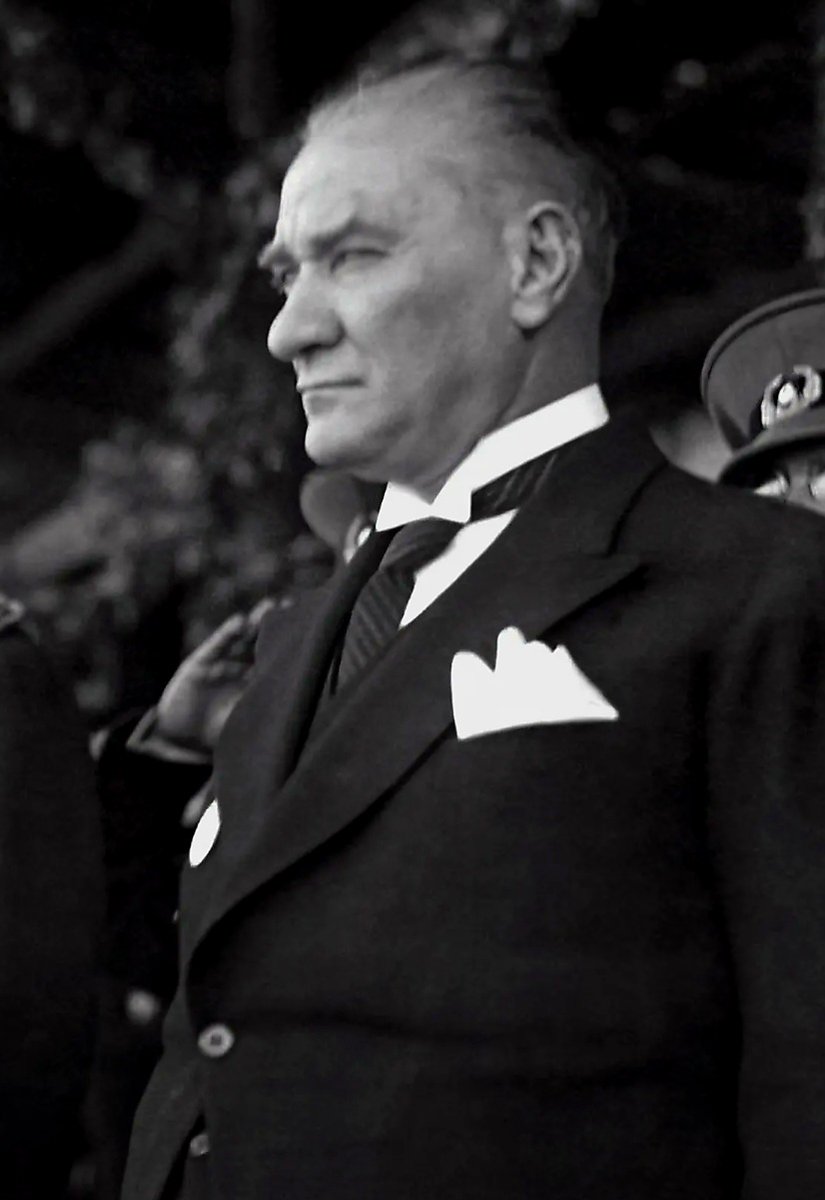 "Ulusal varlığımıza düşman olanlarla dost olmayalım. Böylelerine karşı bir Türk şairin dediği gibi; 'Türk'üm ve düşmanım sana, kalsam da bir kişi' diyelim."

Atatürk - 20 Mart 1923