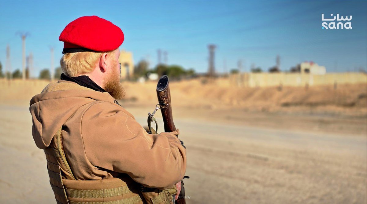 Suriye askeri polisler IŞİD'lilerin tutulduğu Aktan cezaevini teslim almak için bekliyor..

İçerde 400 YPG'li ve esad artığı varmış.. Teslim olmak için pazarlık yapıyorlar..