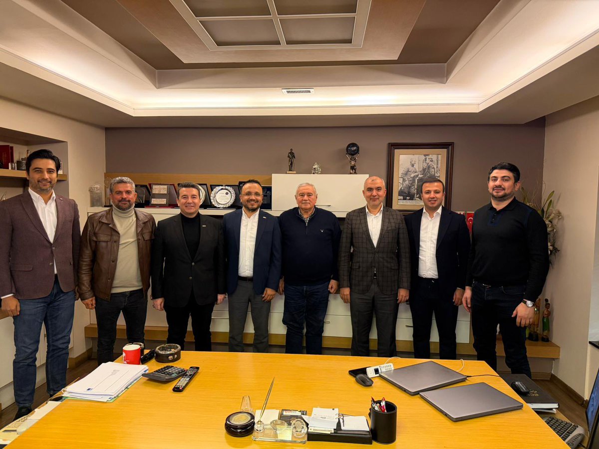 Batı Akdeniz İhracatçılar Birliği Başkan adayı Ramazan Keskin ve kıymetli ekibini misafir ettim.
Bölgemizin ekonomik gündemi, ihracat potansiyeli ve önümüzdeki döneme dair çalışmalar üzerine verimli bir sohbet gerçekleştirdik.
Nazik ziyaretleri için teşekkür ediyor, kendilerine