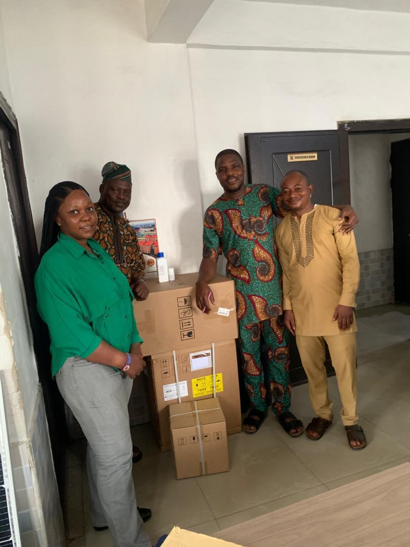 LagHDistrict04's tweet photo. The Medical Laboratory Services, Lagos Health District IV presented a Fully Automated Chemistry Analyser and 3part Hematology Analyser to Akerele Primary Health Care, Surulere LGA & Olojowon PHC, Apapa LCDA, to enhance quality healthcare services to all community members
#HDIV https://t.co/vSPy7KWmaH