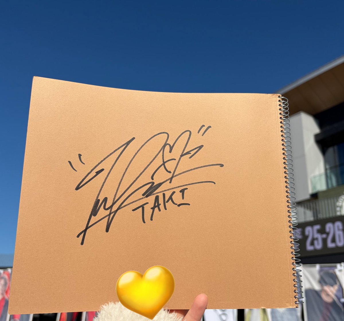 鉛筆がうつらないように2枚目から描いてたのが透けて見えて、｢もう