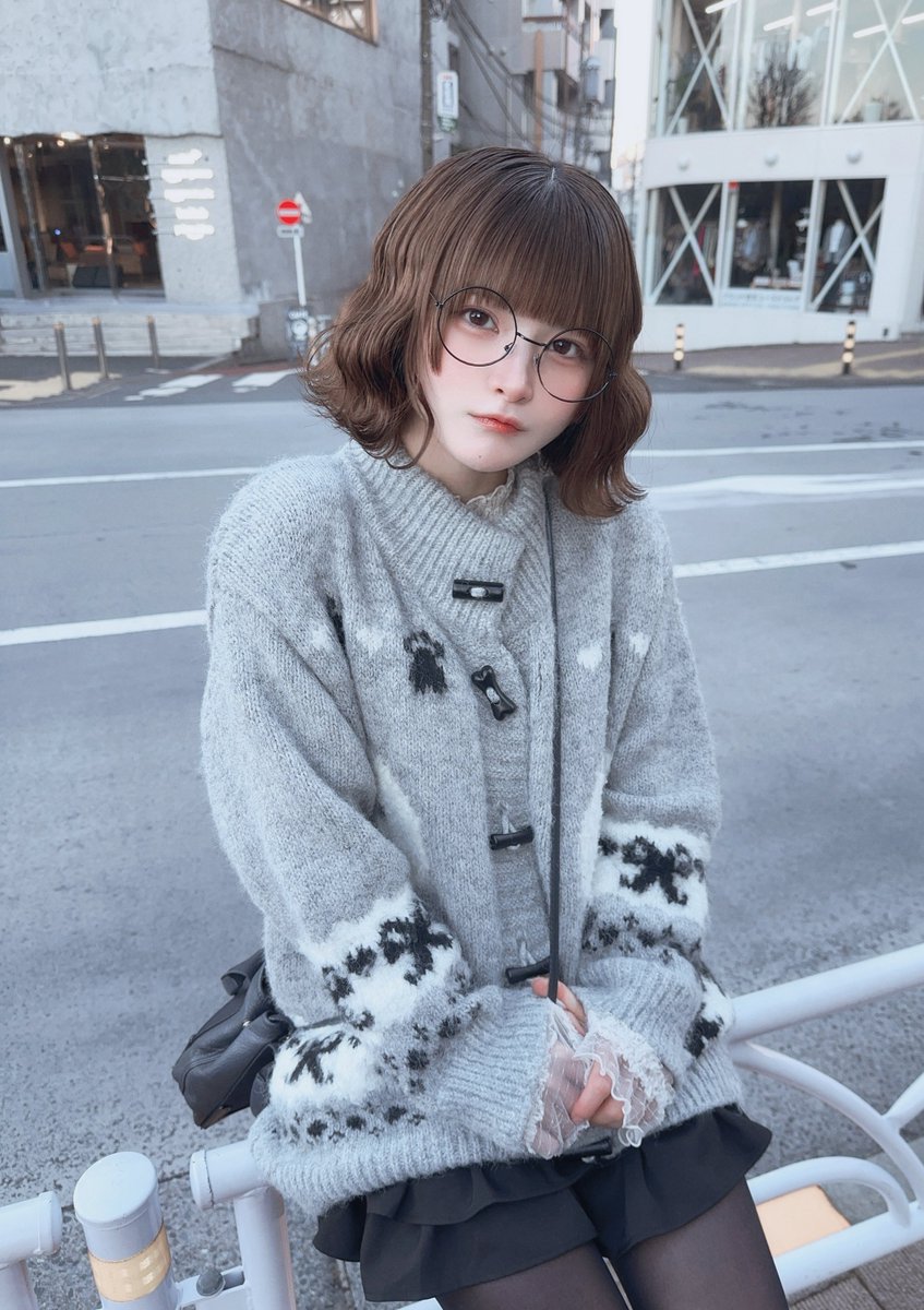 hakanai_yumi's tweet photo. 丸眼鏡の女の子 https://t.co/aTrsAICcgE