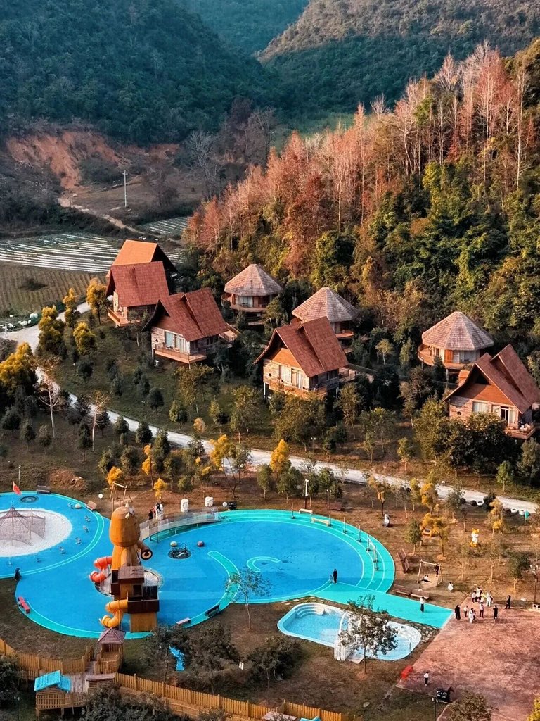 baise48979's tweet photo. Is This the Most Colorful Winter Destination? Debao Says Yes!
🍁 Best Time: Nov–Jan (peak color in December)
📍 Don’t Miss: Red Leaf Forest Park & #Debao Pony Kingdom
✨ Why Go: Vast crimson landscapes + rare pony encounters
#PonyKingdom #guangxi #Baise #ChinaTravel https://t.co/z0cQMluUoL