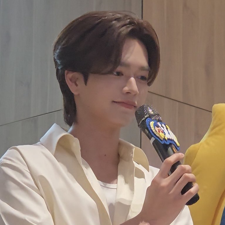 ℳ⋆𝜗𝜚 tweet media