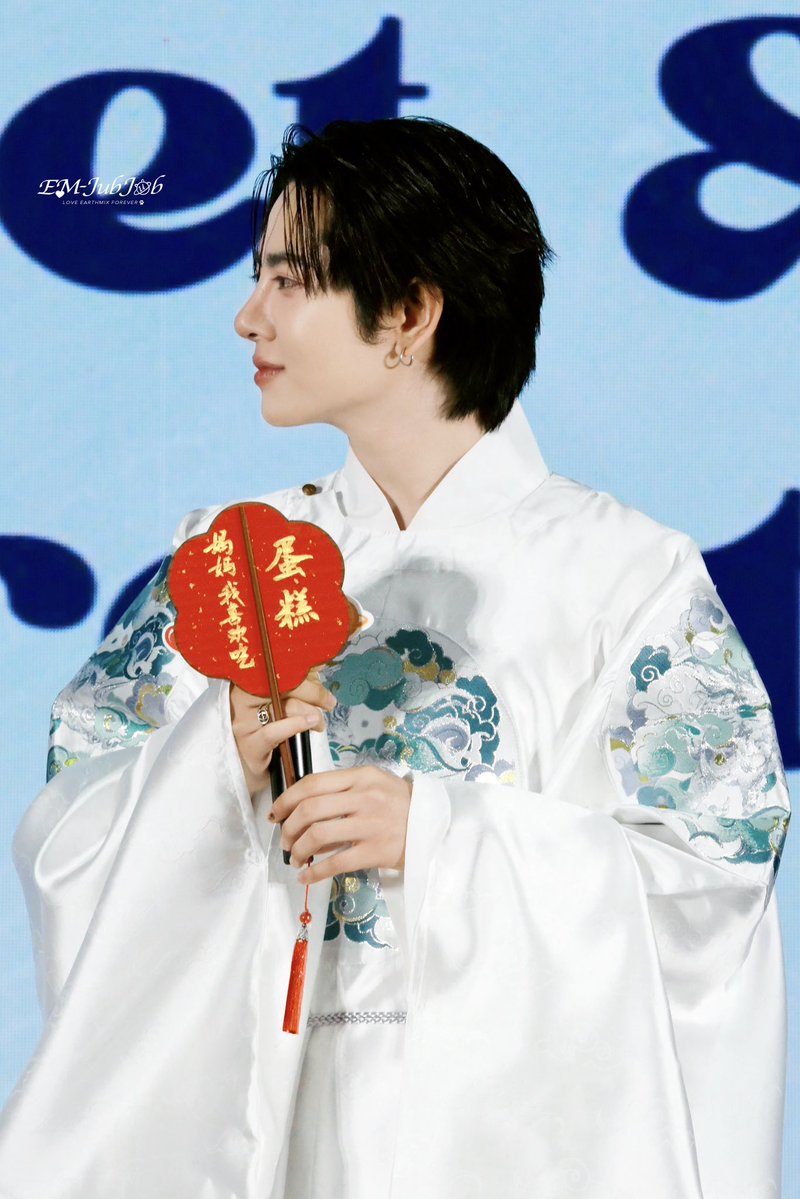 yibiliya's tweet image. Midnight Surprise～

 #Mix1stFMinShanghai
 #mixxiw @wixxiws