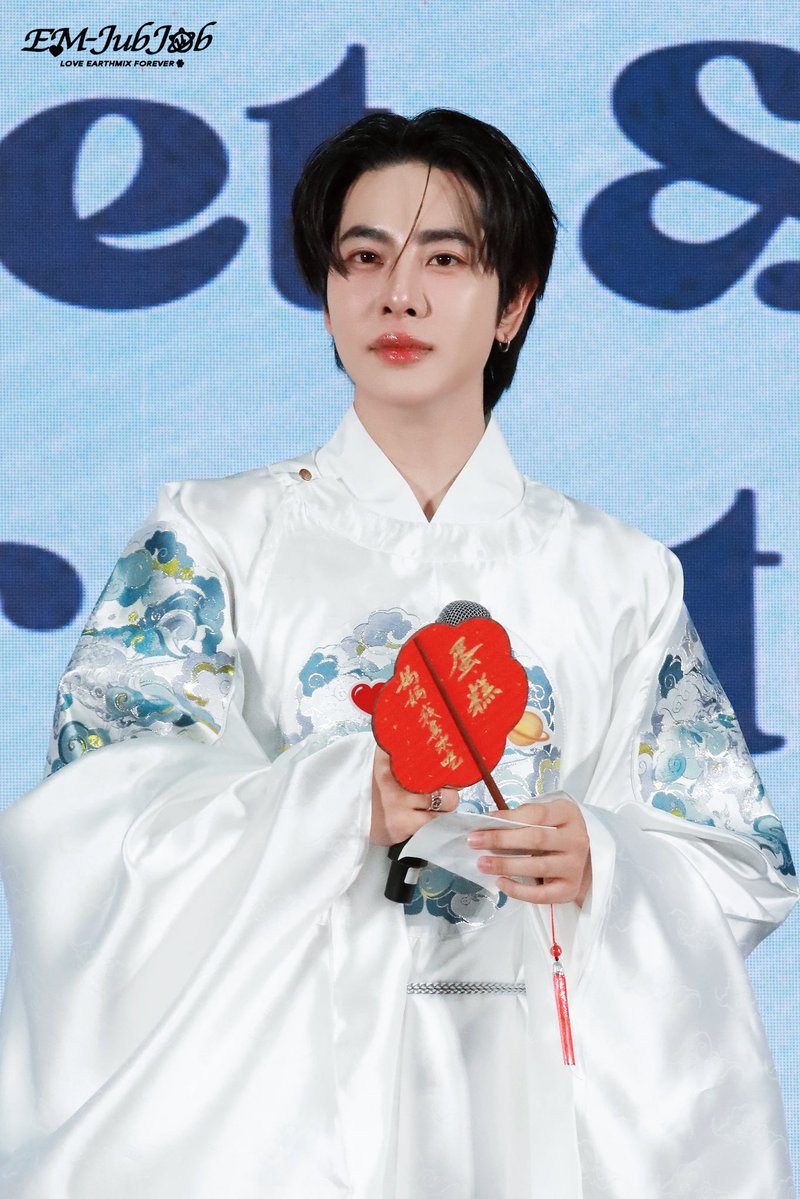 yibiliya's tweet image. Midnight Surprise～

 #Mix1stFMinShanghai
 #mixxiw @wixxiws