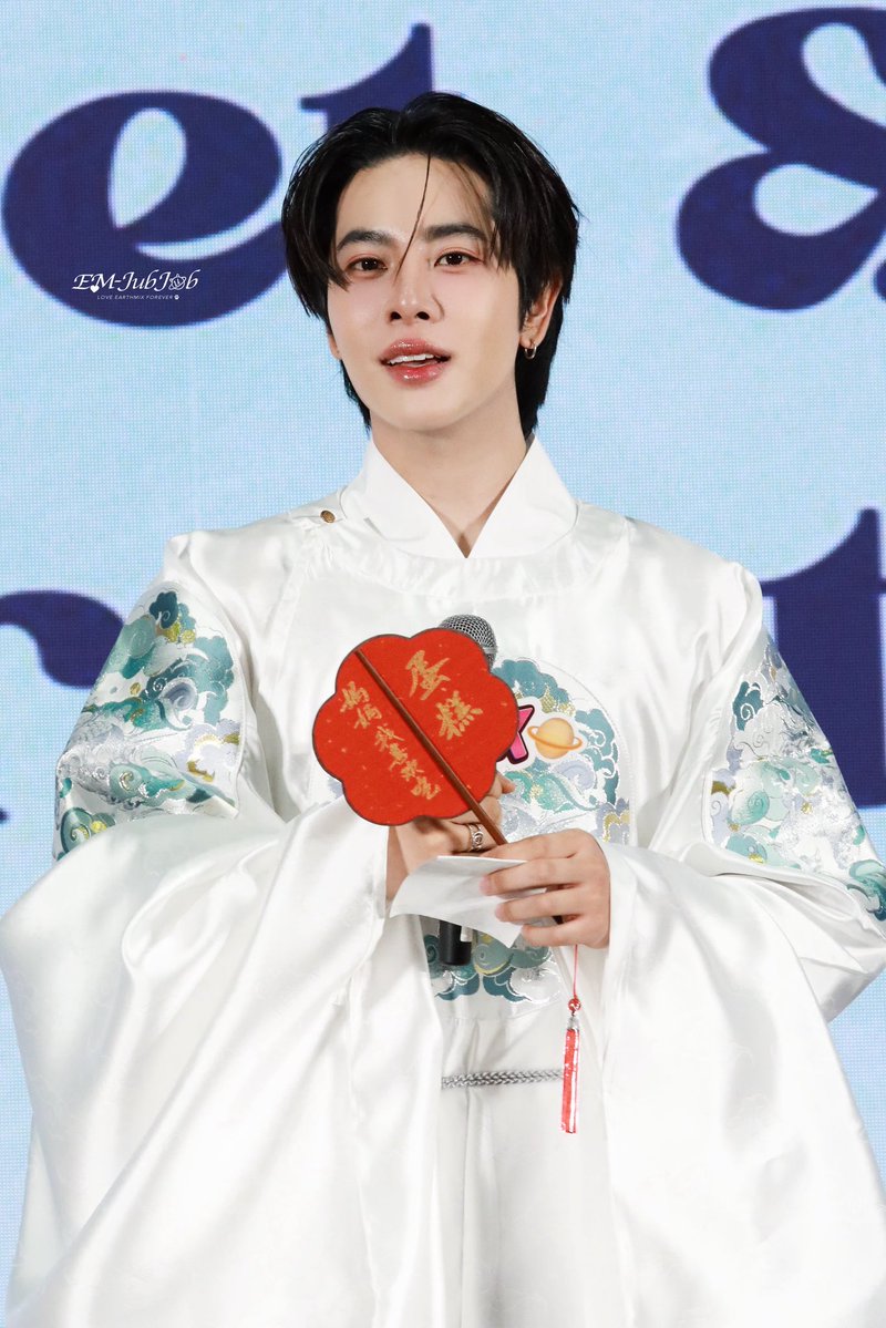 yibiliya's tweet image. Midnight Surprise～

 #Mix1stFMinShanghai
 #mixxiw @wixxiws