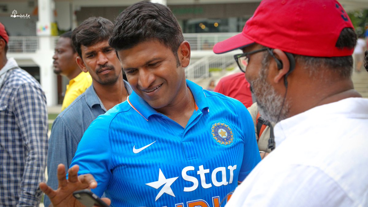 TeamPuneeth's tweet photo. #Raajakumara BTS - 2016

#DrPuneethRajkumar @SanthoshAnand15 @PriyaAnand ❤️ https://t.co/k3ijzRfq5C
