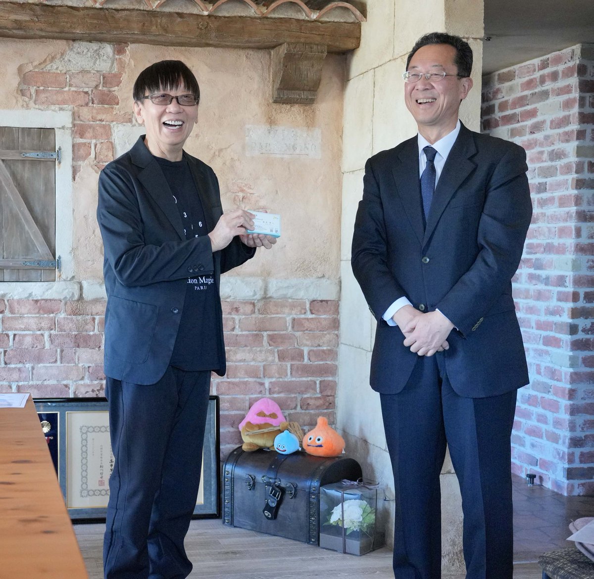 2026年1月13日、堀井雄二先生に網走市観光大使としてご就任いただきました。

2020年から今日に至るまで、MOTレール倶楽部では『オホーツクに消ゆ』プロジェクトと題して、おもにJR釧網本線の観光列車「流氷物語号」とゲームのコラボ企画を実施しています。