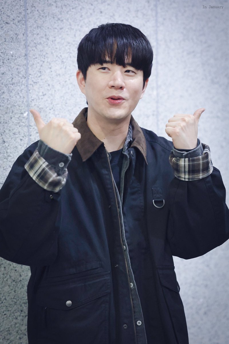 260120 벙커 트릴로지 퇴근길
솔저 3 | 문태유

카페에 맨날 "이런" 이모티콘만 달았던 어떤 남성